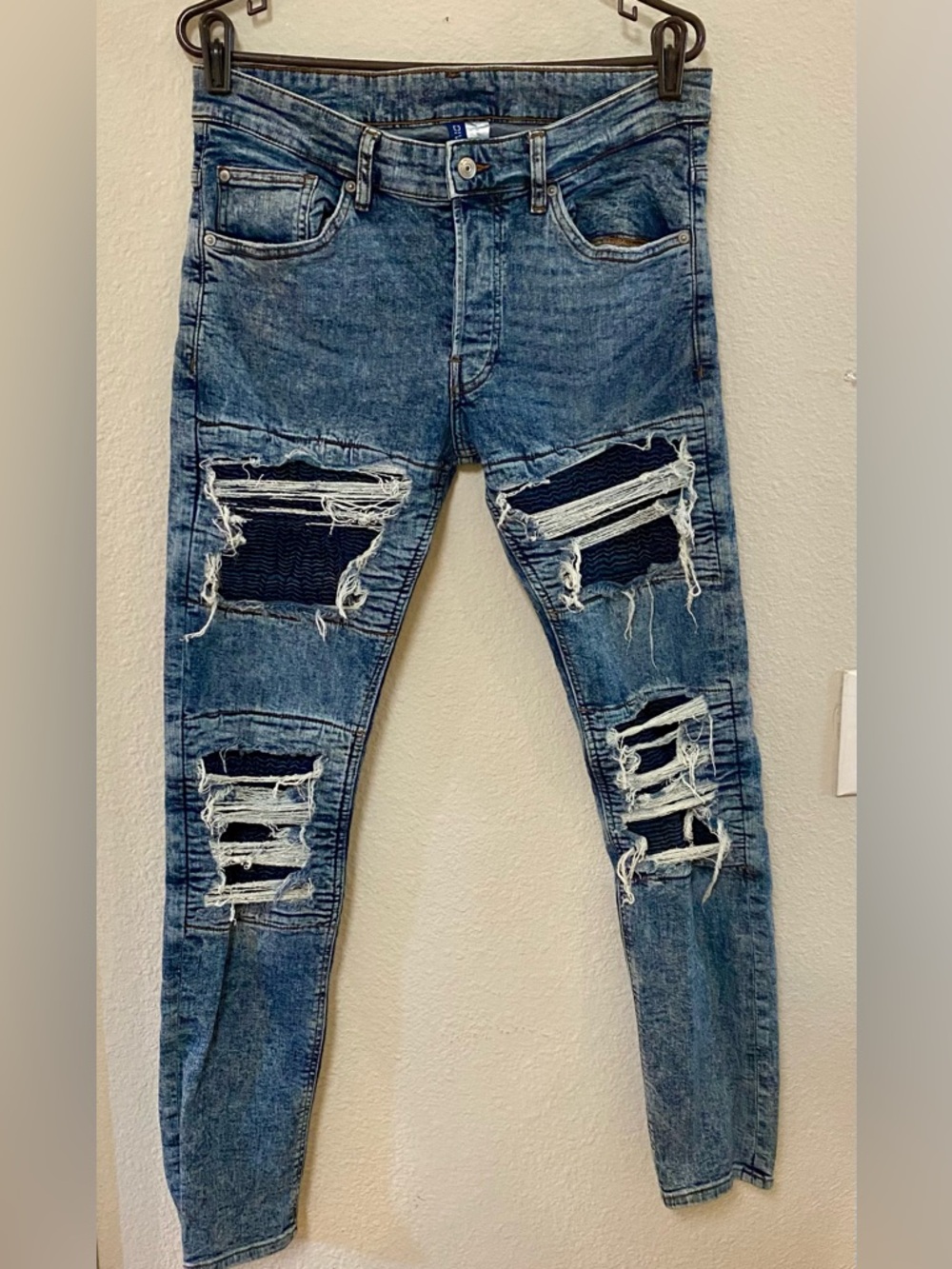 3/$12 - H&M Divided Distressed Skinny Blue Jeans - Size 33 - EUC!